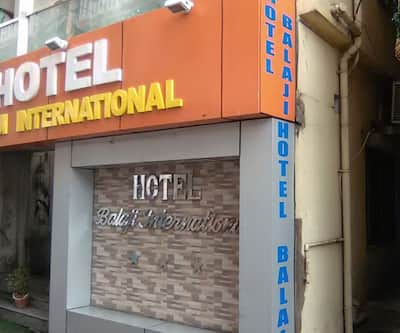 https://imgcld.yatra.com/ytimages/image/upload/t_hotel_yatra_city_desktop/v1446711299/Domestic Hotels/Hotels_Kolkata/Hotel Balaji International/Overview.jpg